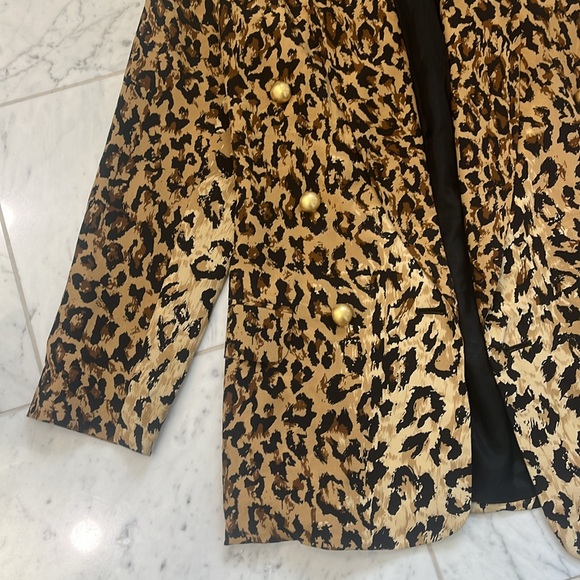 Bloomingdale’s 100% silk lined double breasted blazer. Size 4. - Picture 3 of 7